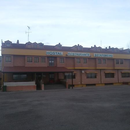 Hostal Botafumeiro Mota del Marqués 外观 照片