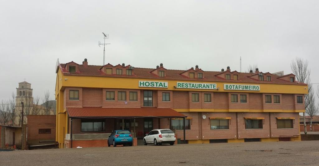 Hostal Botafumeiro Mota del Marqués 外观 照片