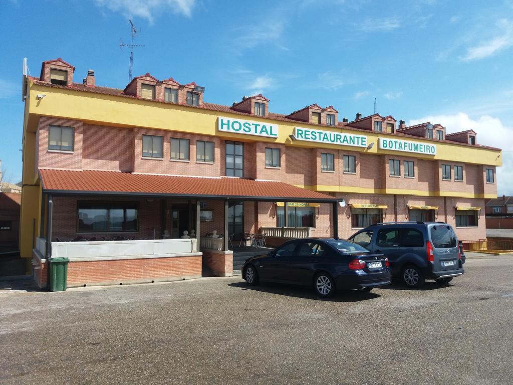 Hostal Botafumeiro Mota del Marqués 外观 照片