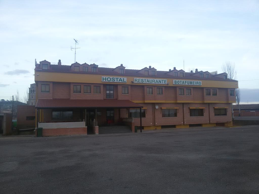 Hostal Botafumeiro Mota del Marqués 外观 照片